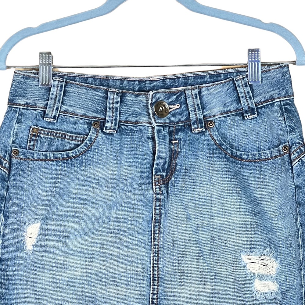 DKNY JEANS Women’s Denim Jeans Distressed Mini Skirt Fly Front Size 4 - Picture 2 of 12
